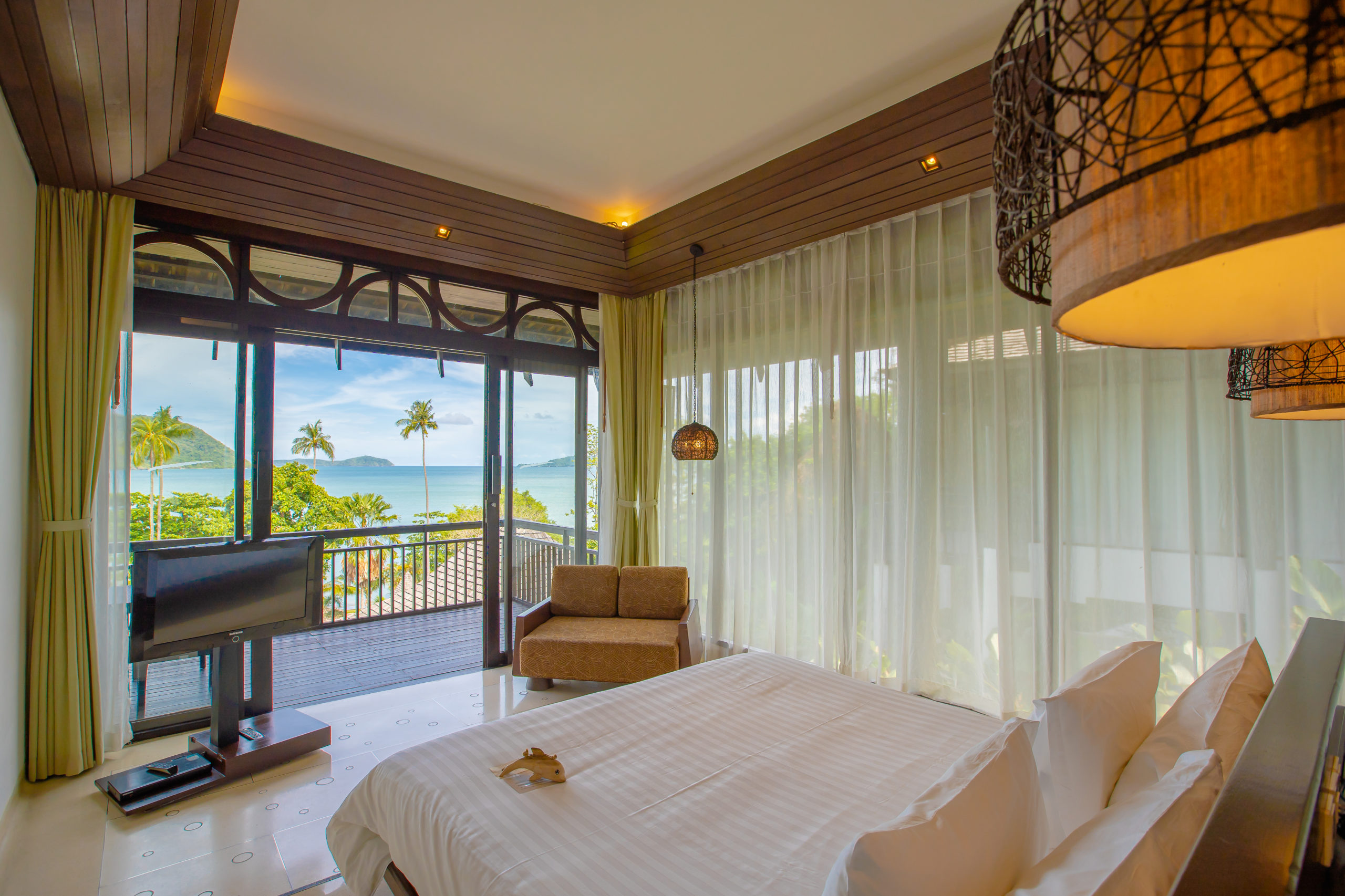 01_Deluxe Seaview Villa (Bedroom) The Vijitt Resort Phuket (1)
